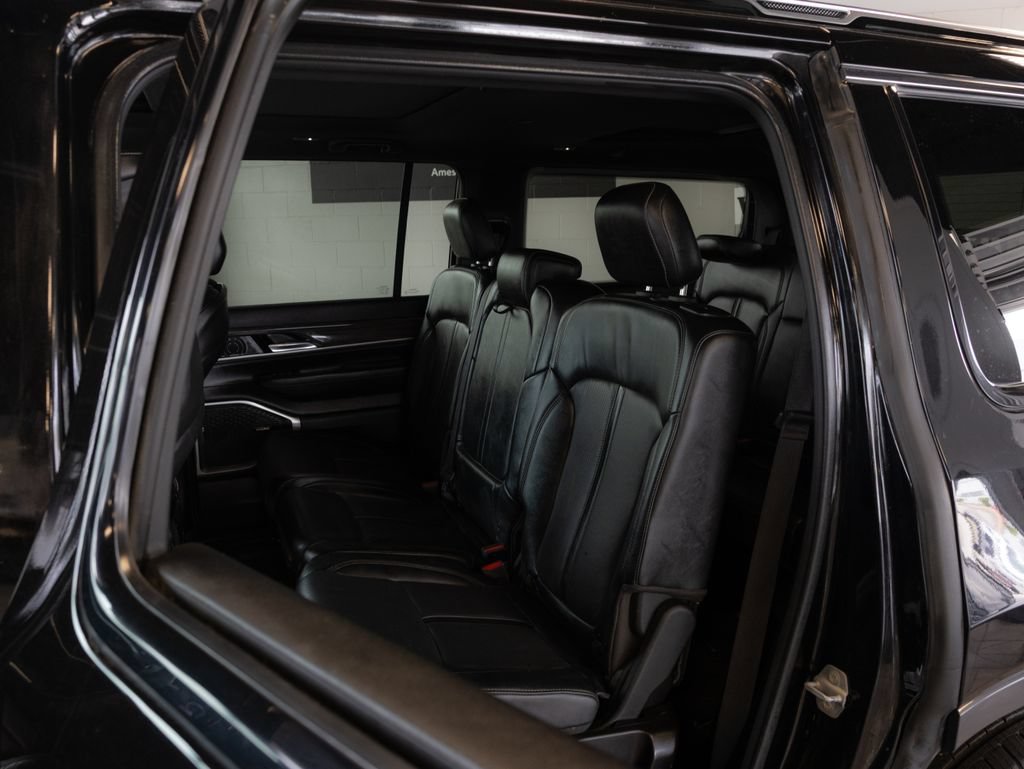Used 2022 Jeep Wagoneer Series II w/ Premium Group I AWD/4WD image 12