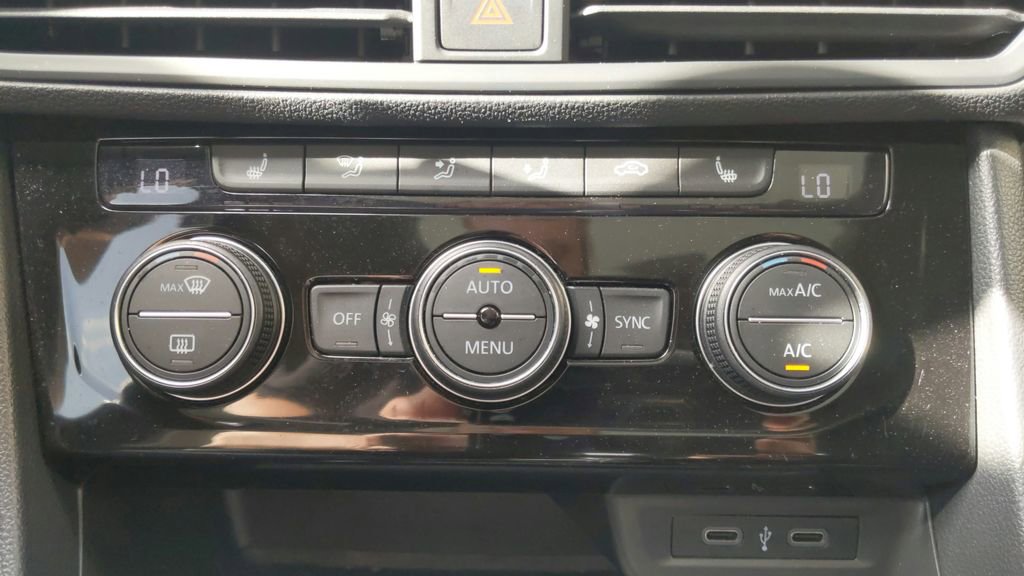 Used 2023 Volkswagen Jetta SE image 23