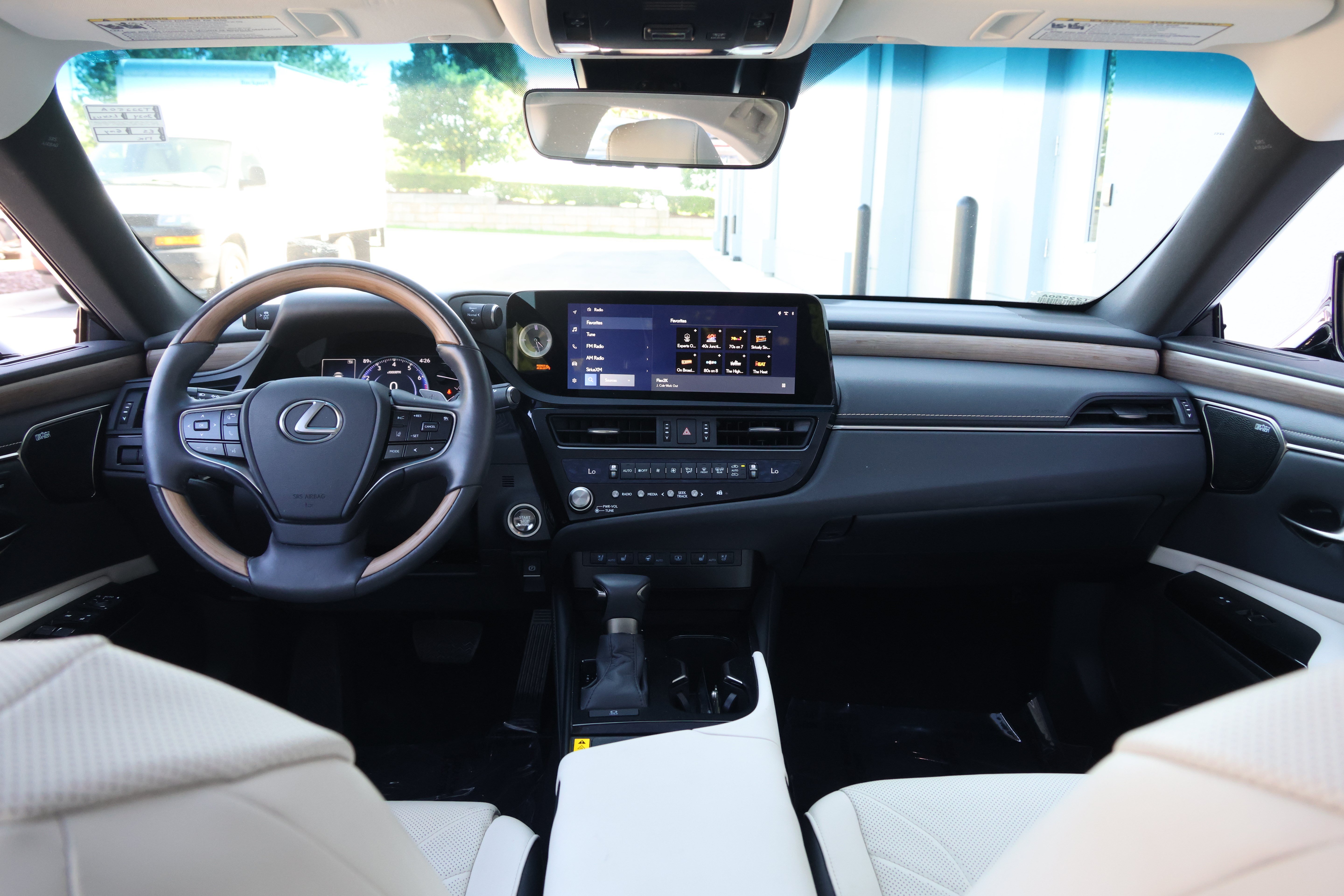 Used 2024 Lexus ES 350 Ultra Luxury w/ Accessory Package (Z2) FWD image 17