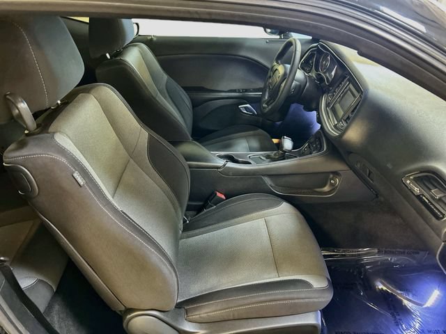 Used 2015 Dodge Challenger SXT RWD image 26