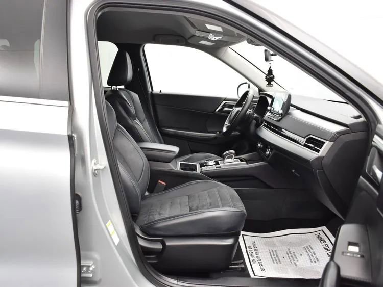 Used 2024 Mitsubishi Outlander FWD image 17