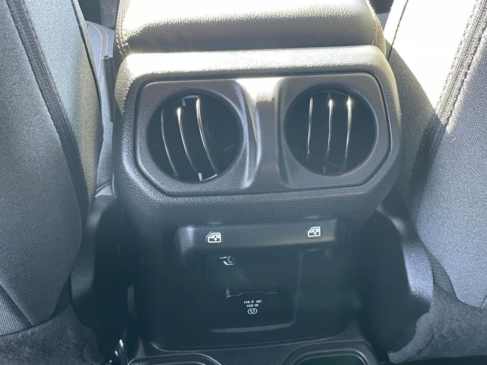 Used 2025 Jeep Wrangler Sahara image 23