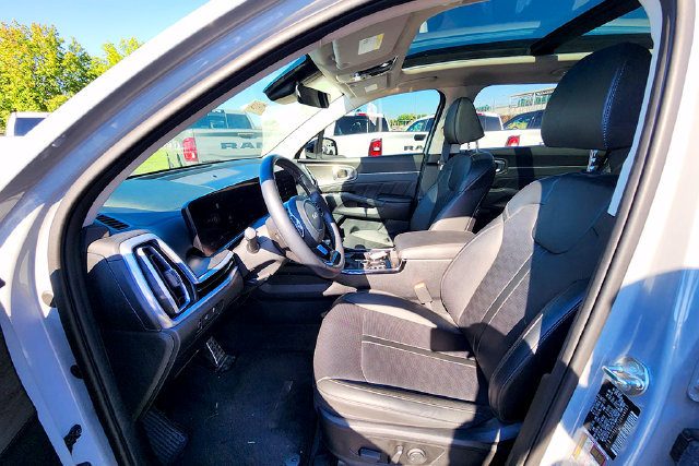 Used 2025 Kia Sorento SX AWD/4WD image 24