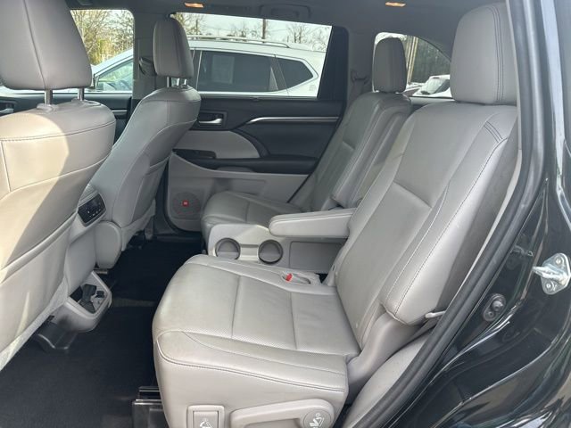Used 2015 Toyota Highlander Limited AWD/4WD image 9