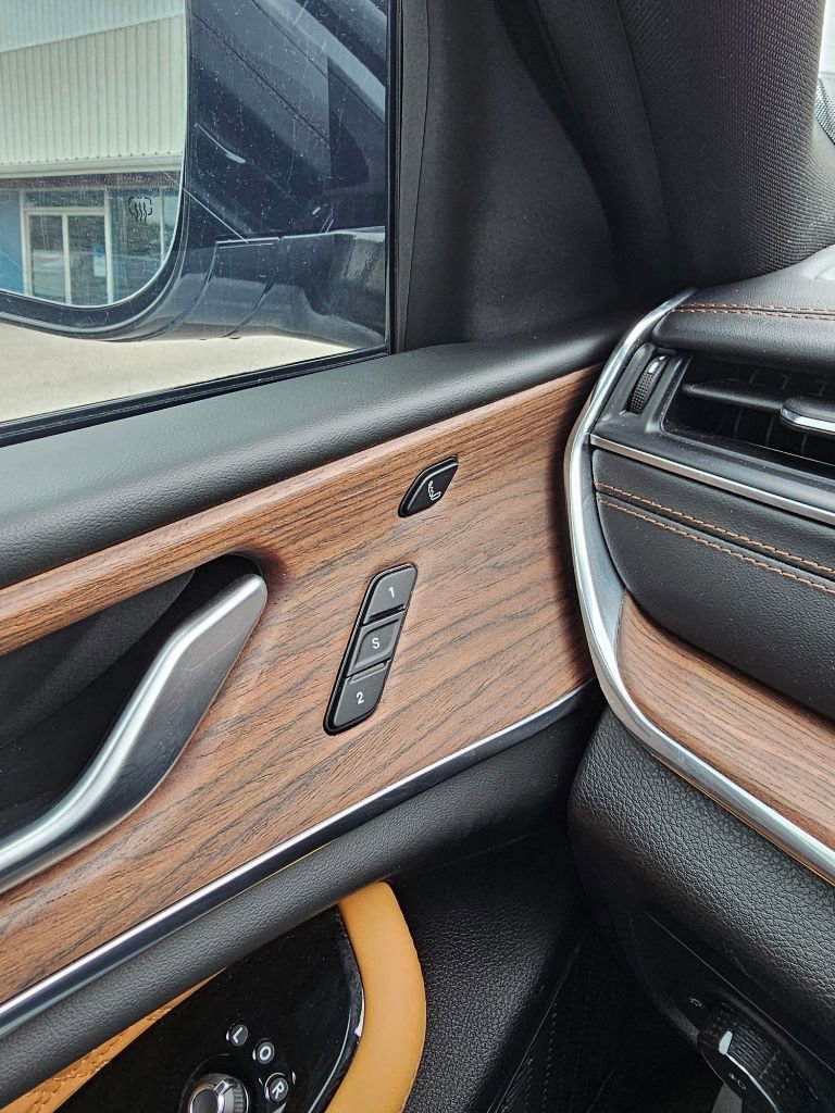 Used 2023 Jeep Grand Cherokee L Summit w/ Advanced Protech Group IV image 25