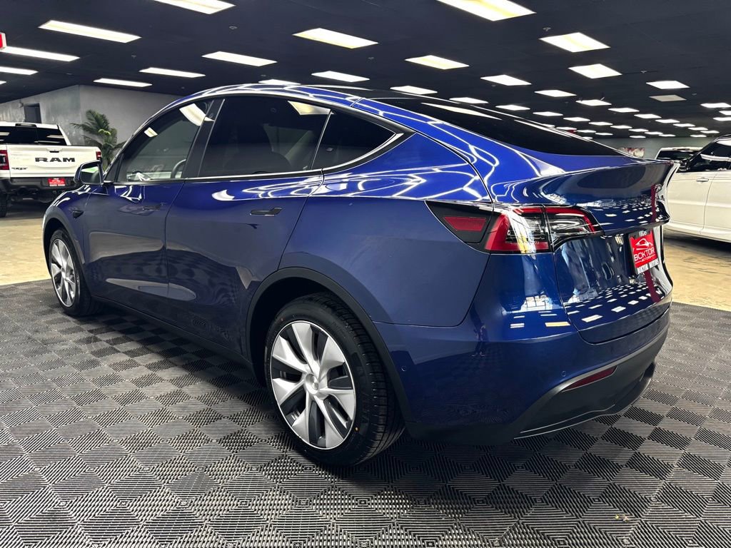 Used 2022 Tesla Model Y Long Range image 11