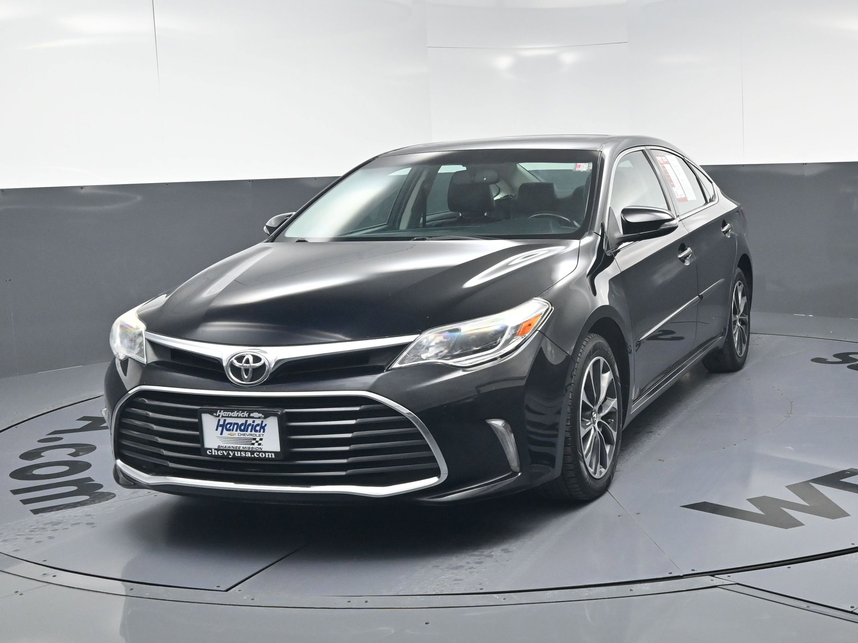 Used 2016 Toyota Avalon XLE Premium image 11