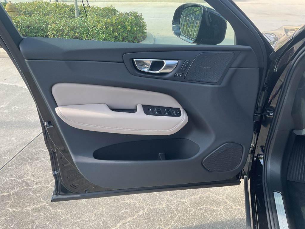 New 2027 Volvo XC60 B5 Plus AWD/4WD image 11