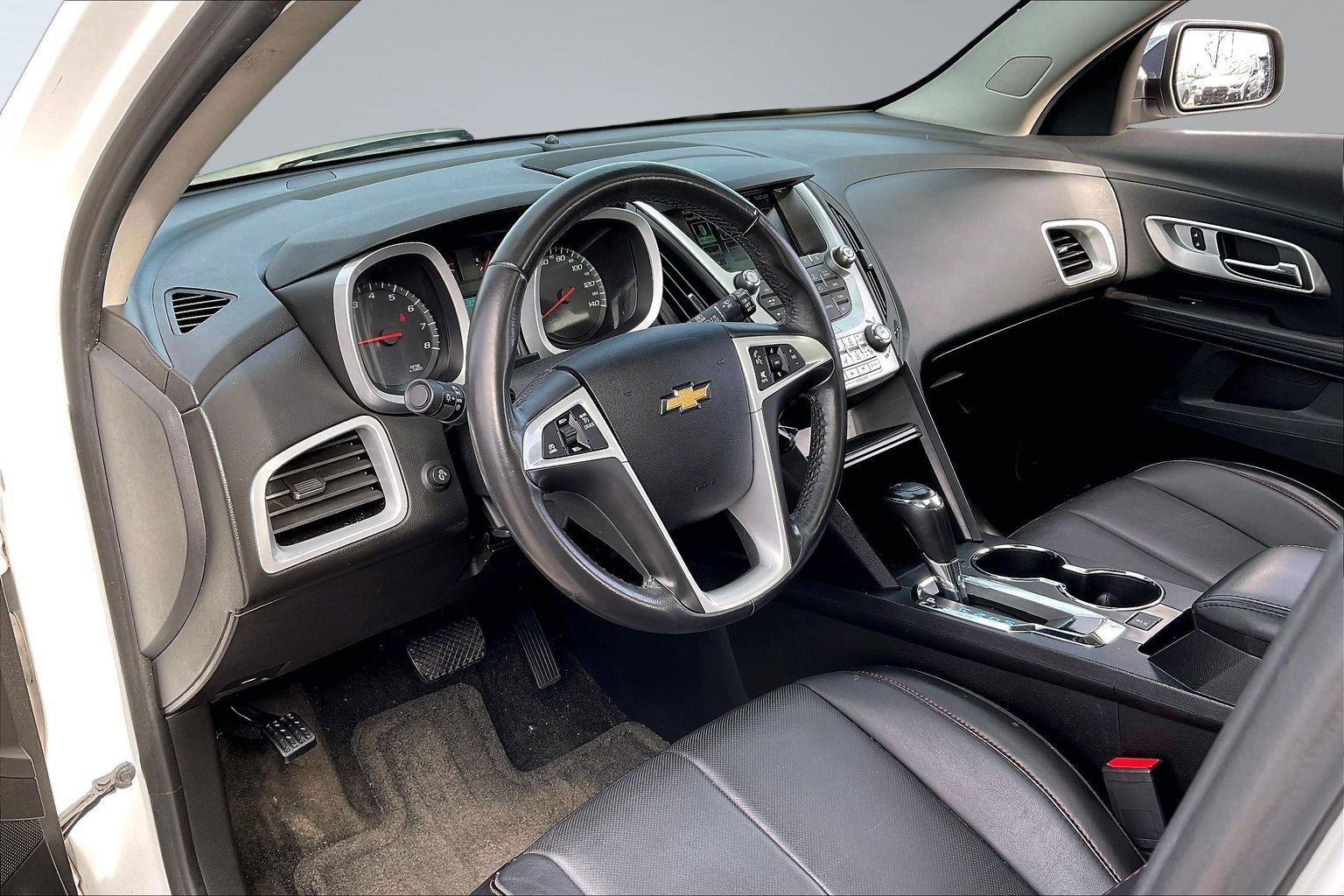 Used 2017 Chevrolet Equinox Premier w/ Enhanced Convenience Package image 12