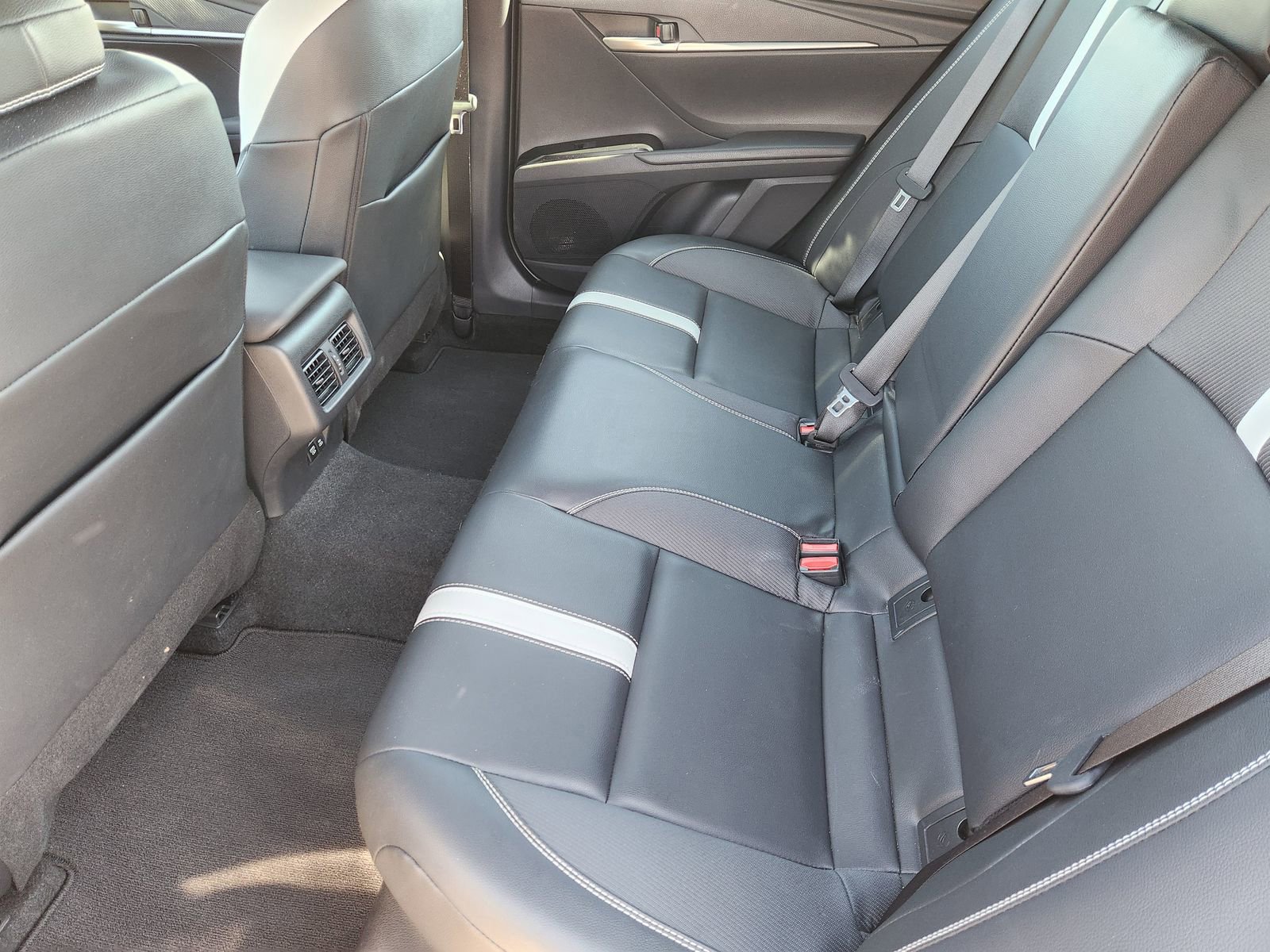 Used 2025 Toyota Camry SE w/ Convenience Package image 34