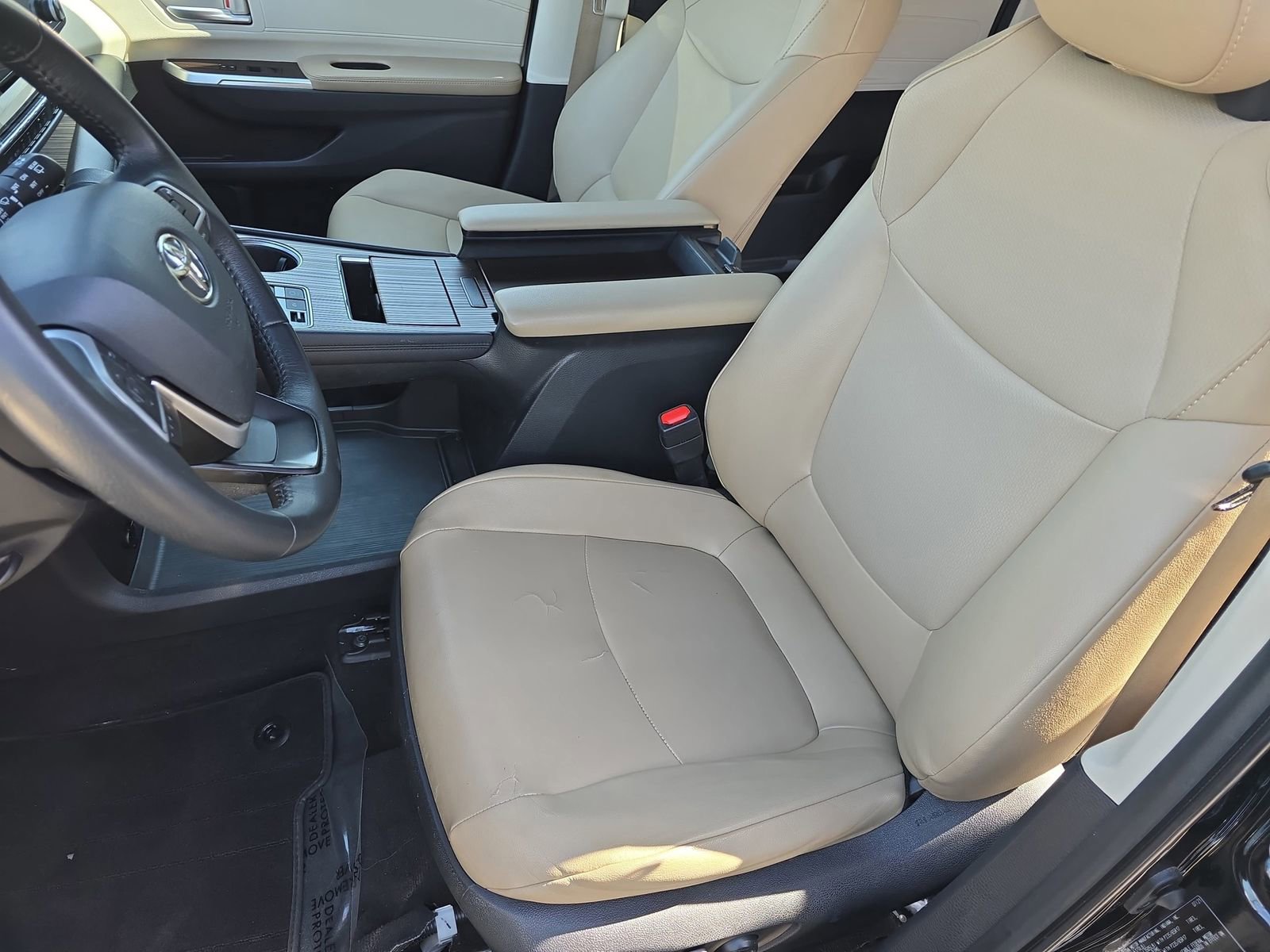 Used 2021 Toyota Sienna XLE image 21