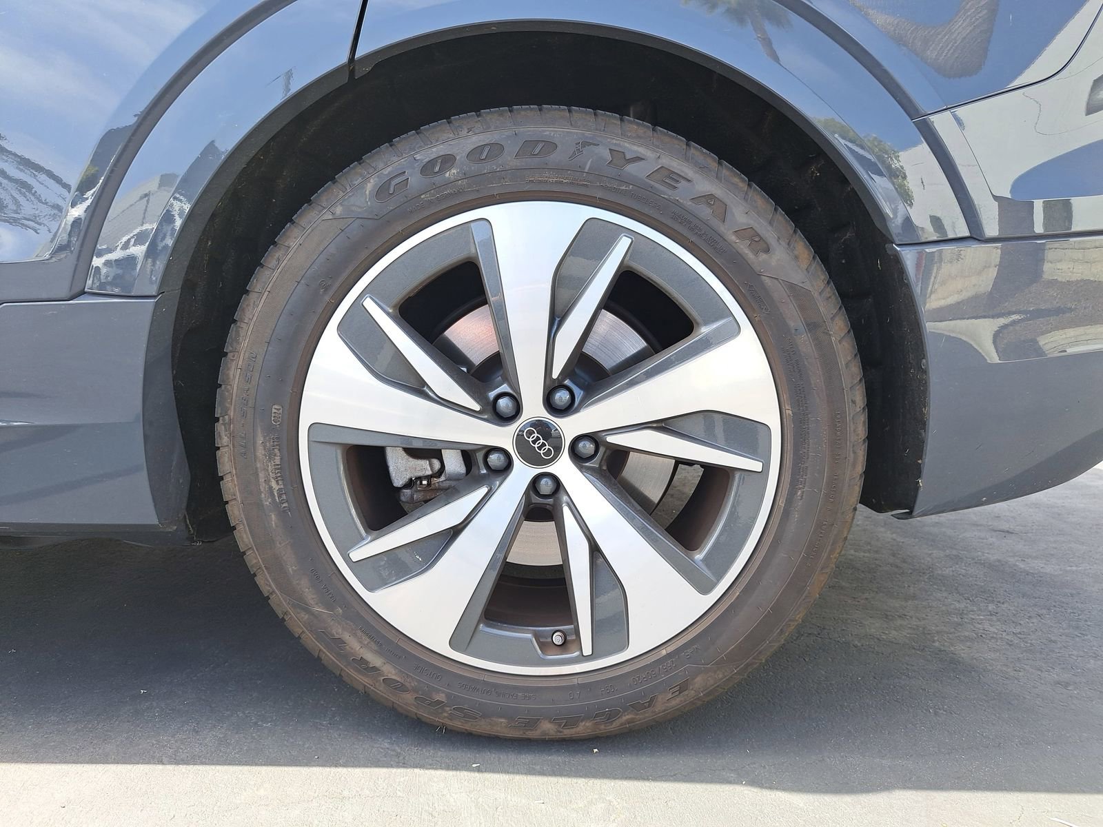 Certified 2024 Audi Q8 e-tron Premium image 7