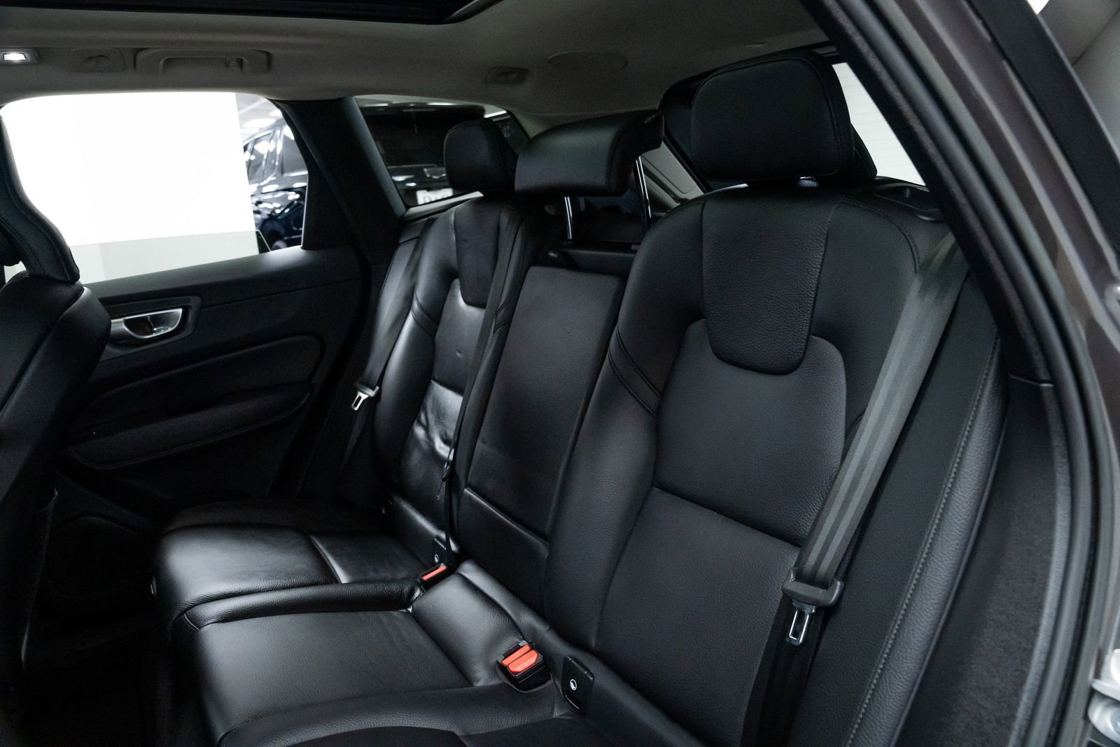 Used 2023 Volvo XC60 B5 Plus AWD/4WD image 21