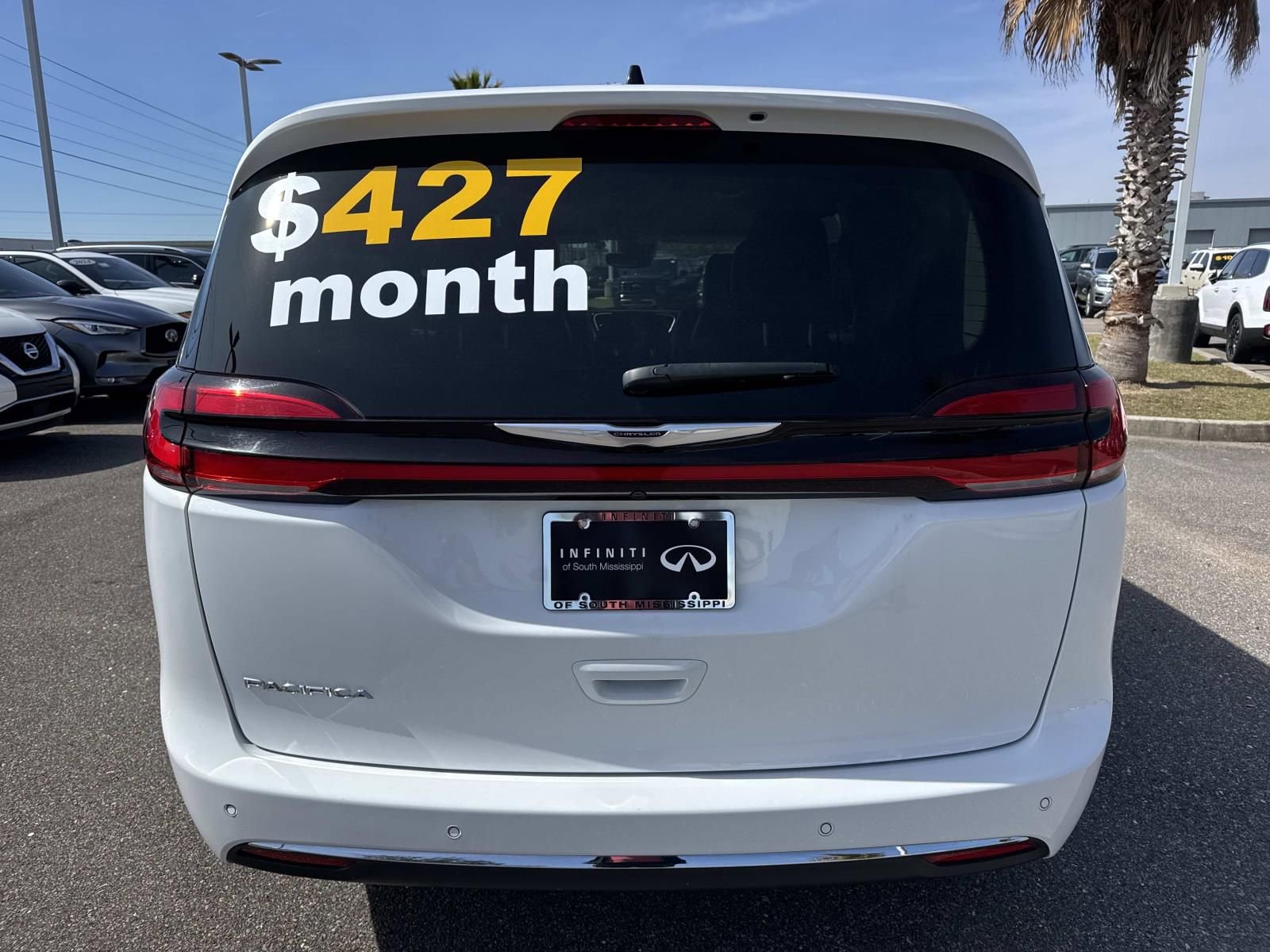 Used 2024 Chrysler Pacifica Touring-L image 6