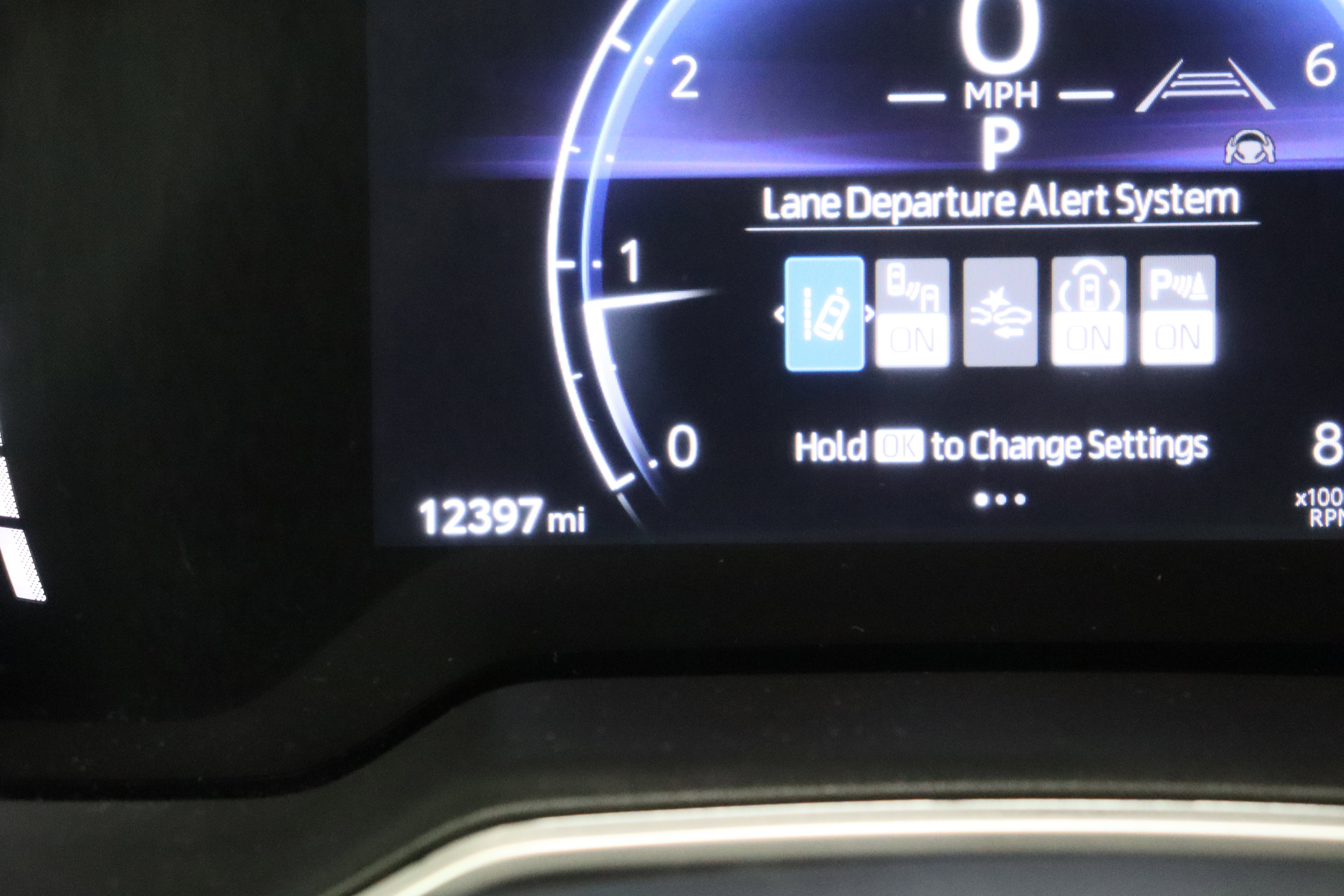 Used 2023 Toyota Corolla Cross XLE w/ Convenience Package FWD image 43