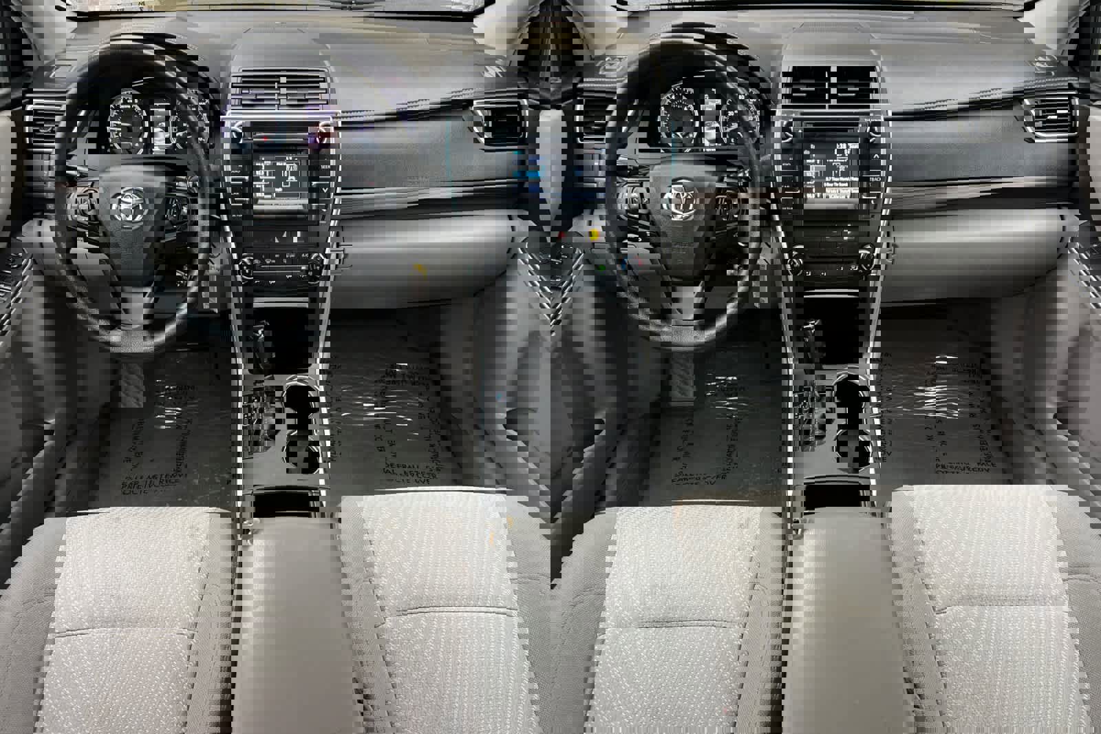 Used 2016 Toyota Camry LE image 3