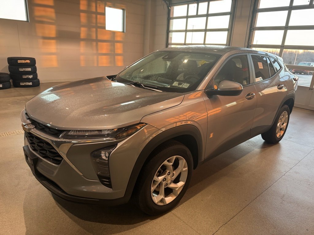 Used 2024 Chevrolet Trax LS w/ LS Convenience Package