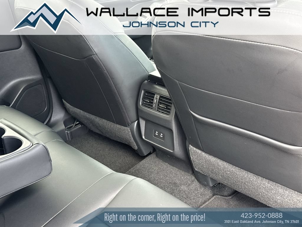 Used 2025 Nissan Rogue SL AWD/4WD image 39