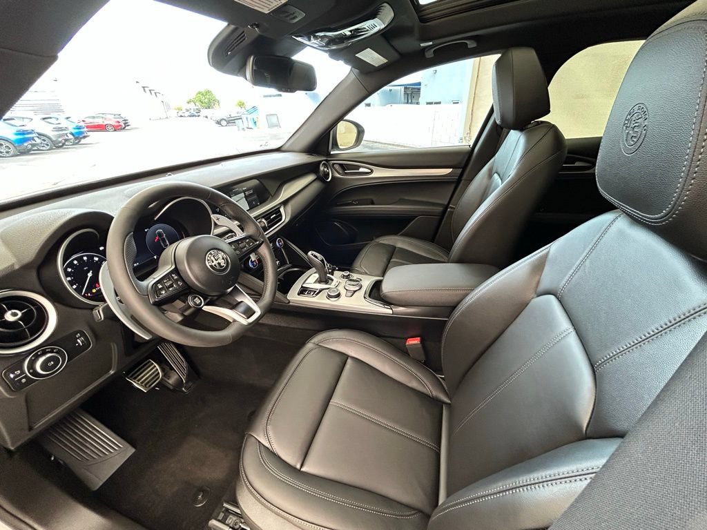 New 2025 Alfa Romeo Stelvio Sprint w/ Convenience Package AWD/4WD image 23