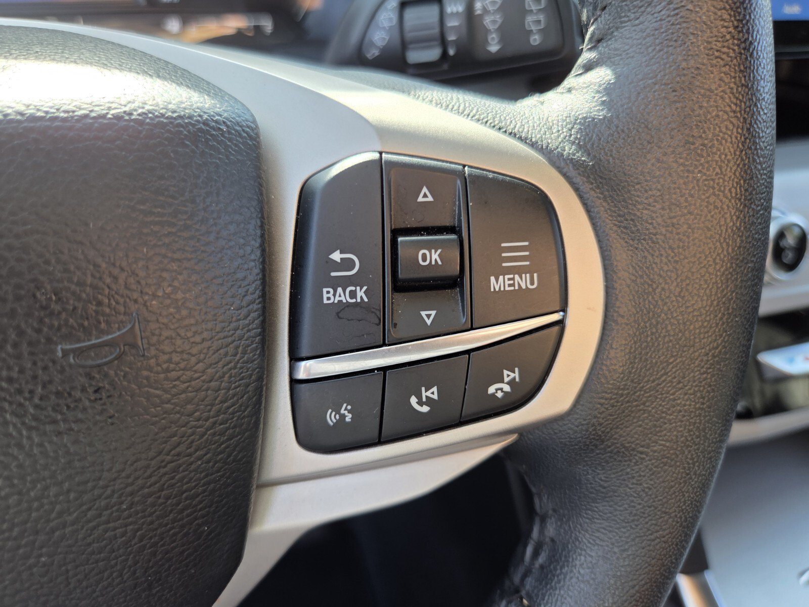 Used 2023 Ford Explorer XLT w/ Equipment Group 202A AWD/4WD image 23