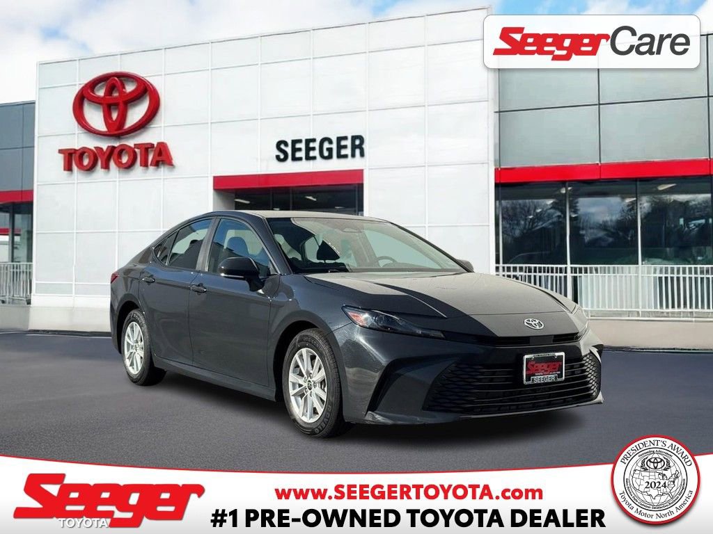 Certified 2025 Toyota Camry LE image 1
