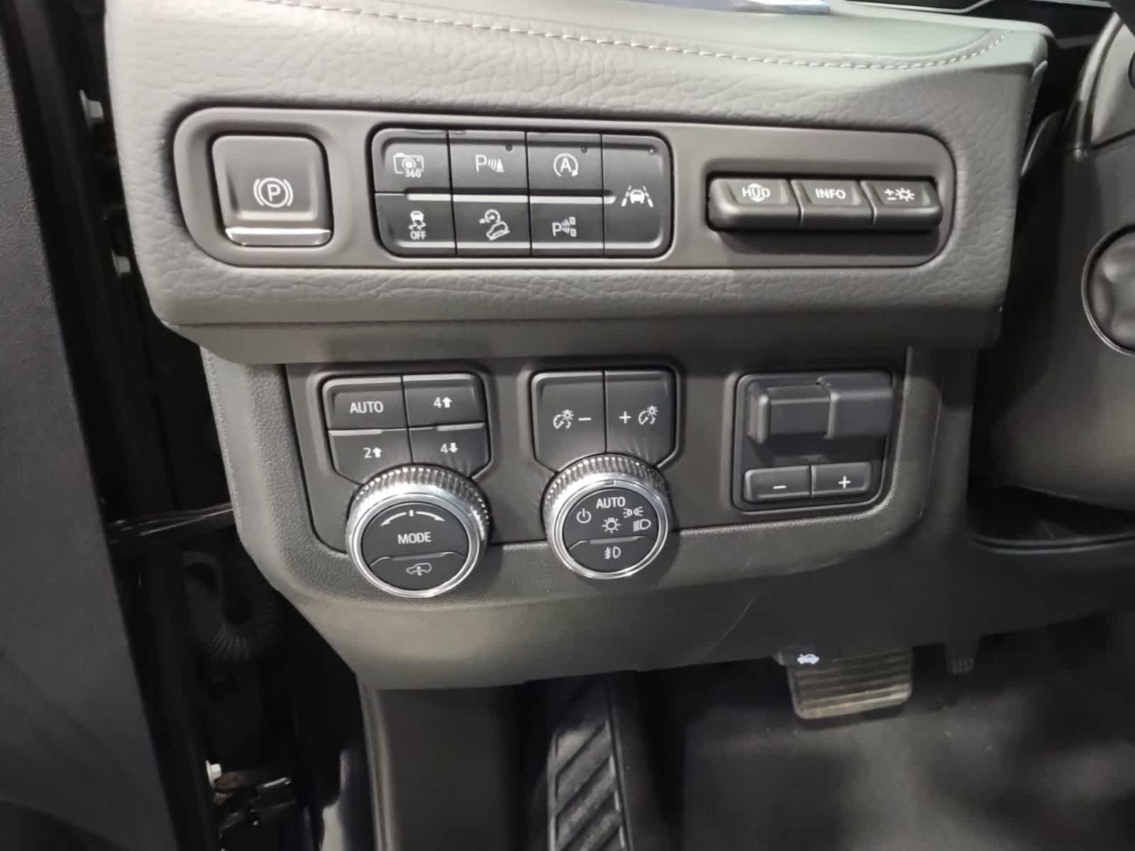 Used 2024 GMC Yukon XL Denali w/ Denali Reserve Package AWD/4WD image 21