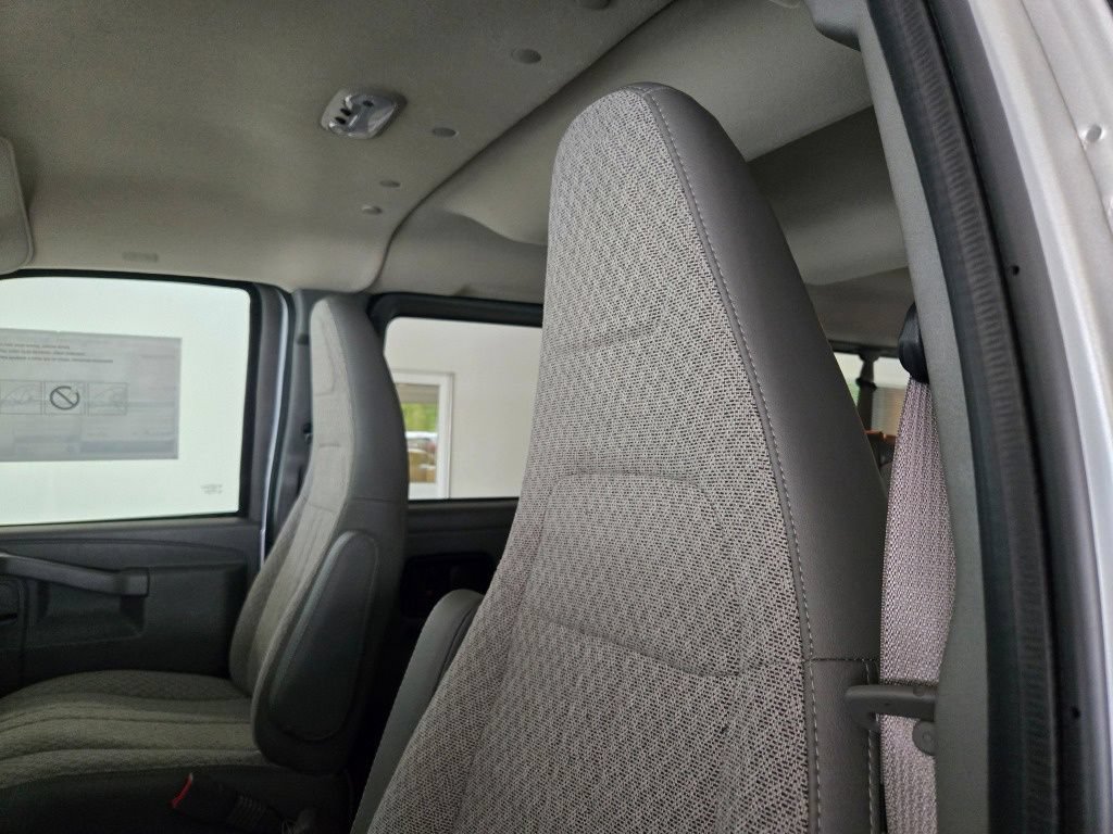 New 2026 Chevrolet Express 2500 LT w/ LT Preferred Equipment Group RWD image 18