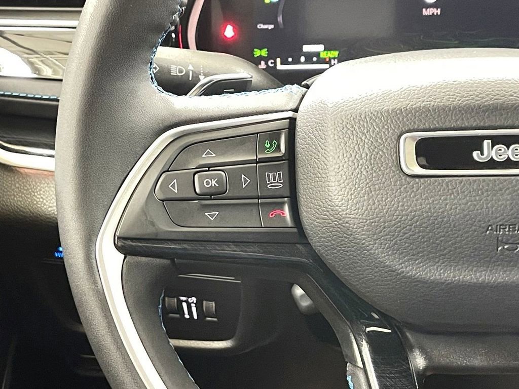 Used 2022 Jeep Grand Cherokee Trailhawk w/ Luxury Tech Group III image 41