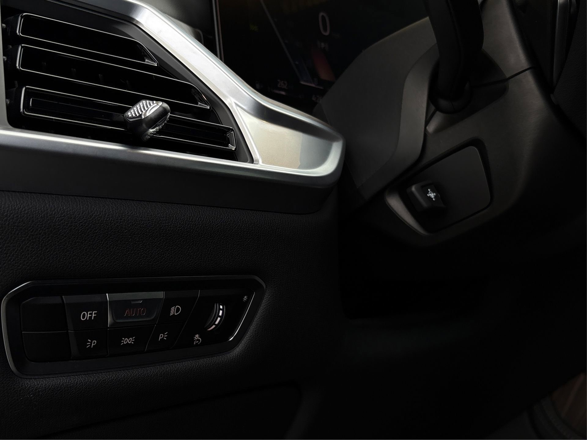 Used 2023 BMW X7 xDrive40i w/ M Sport Package image 20