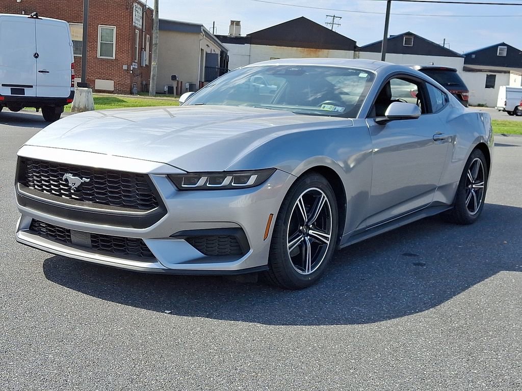 Used 2024 Ford Mustang Premium image 3