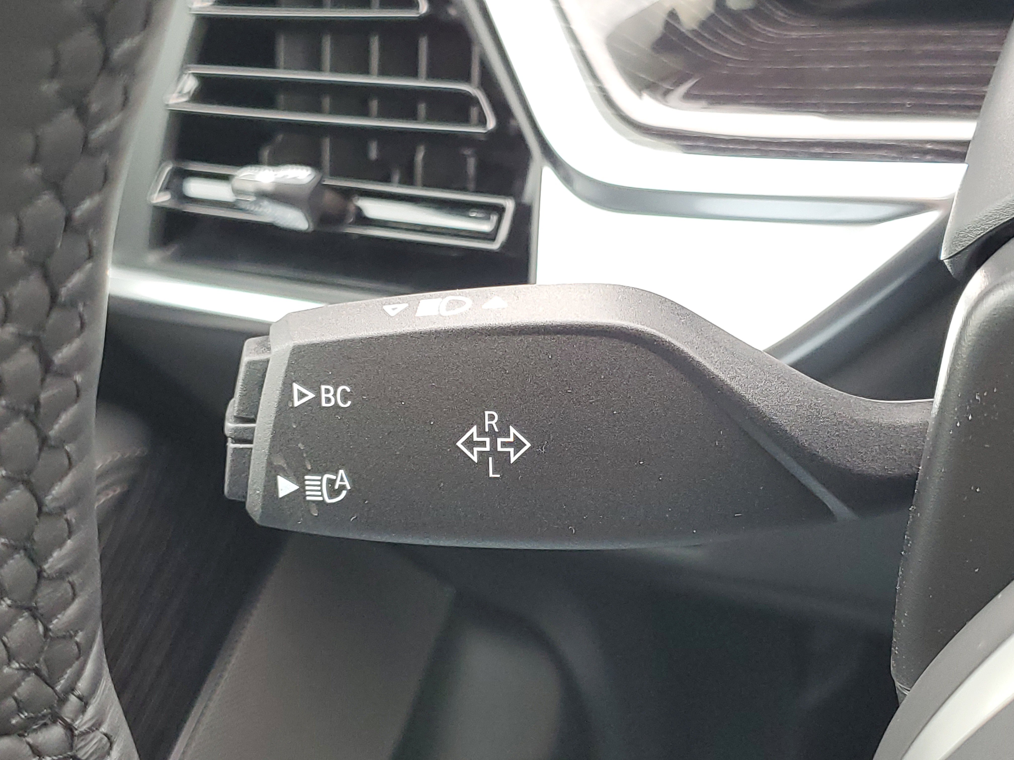 New 2026 BMW X5 xDrive40i w/ M Sport Package AWD/4WD image 14