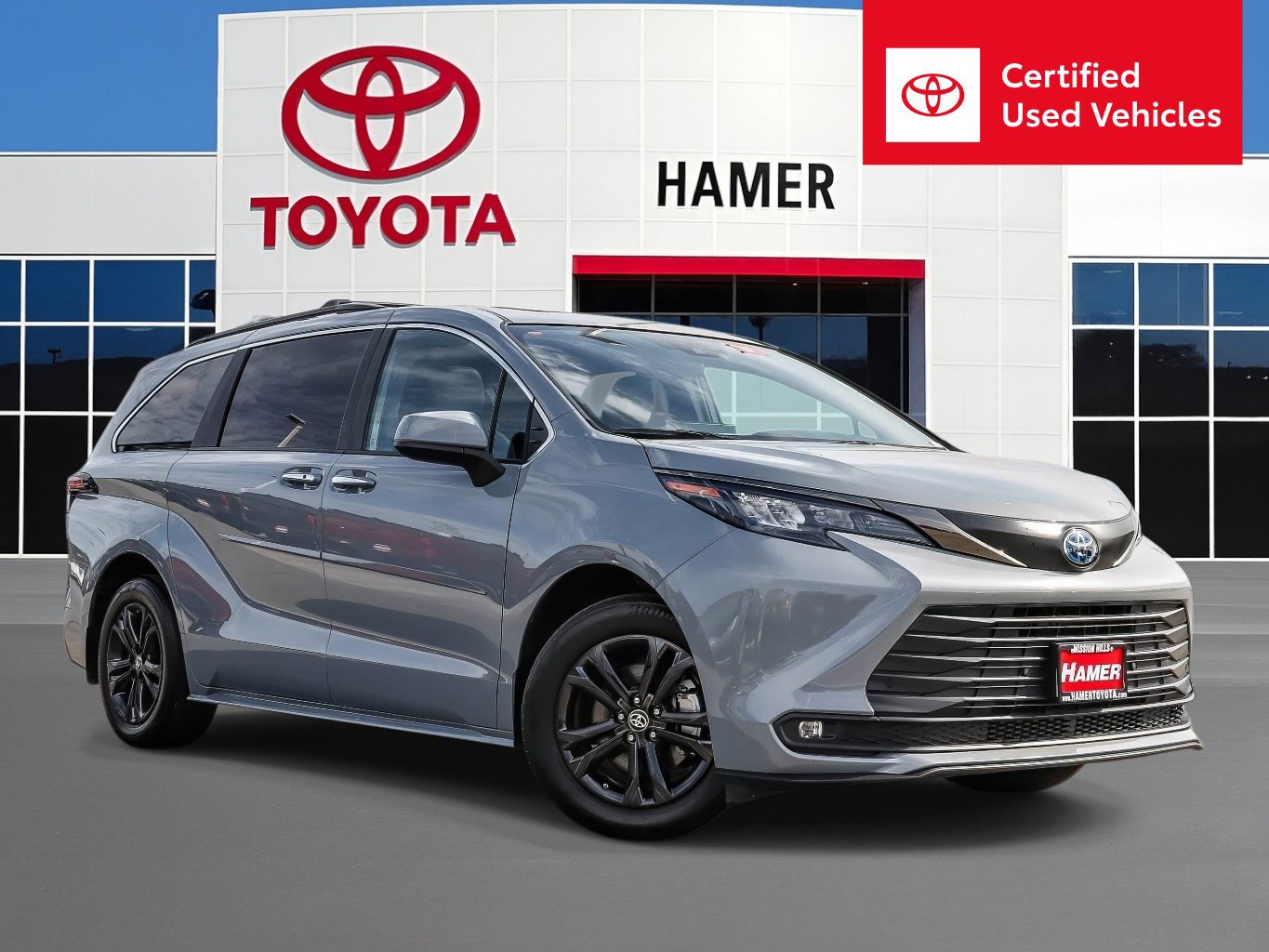 Certified 2024 Toyota Sienna XLE Woodland Edition AWD/4WD image 1