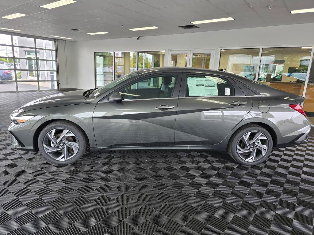 New 2026 Hyundai Elantra Limited FWD image 6