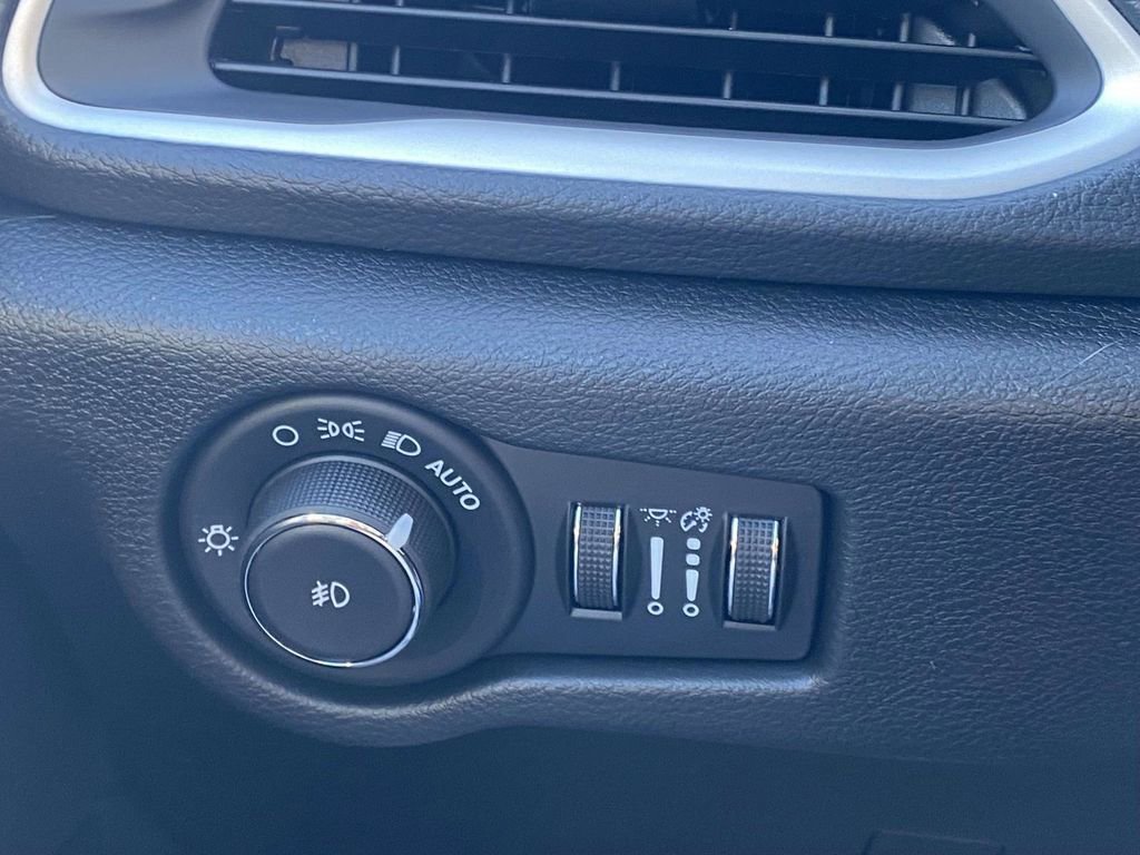 New 2026 Chrysler Pacifica Select w/ S Appearance Package FWD image 31