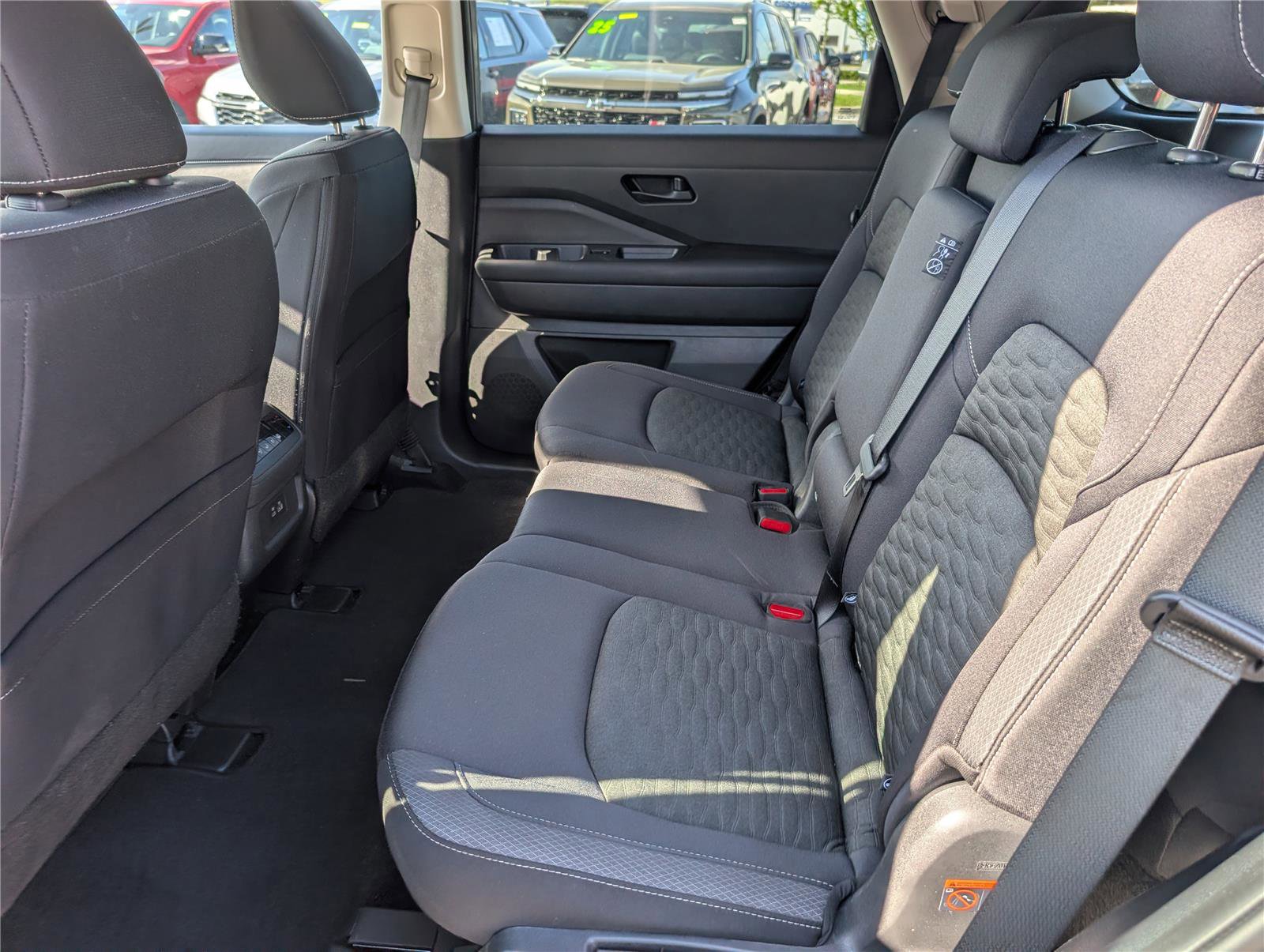 Used 2023 Nissan Pathfinder SV image 15