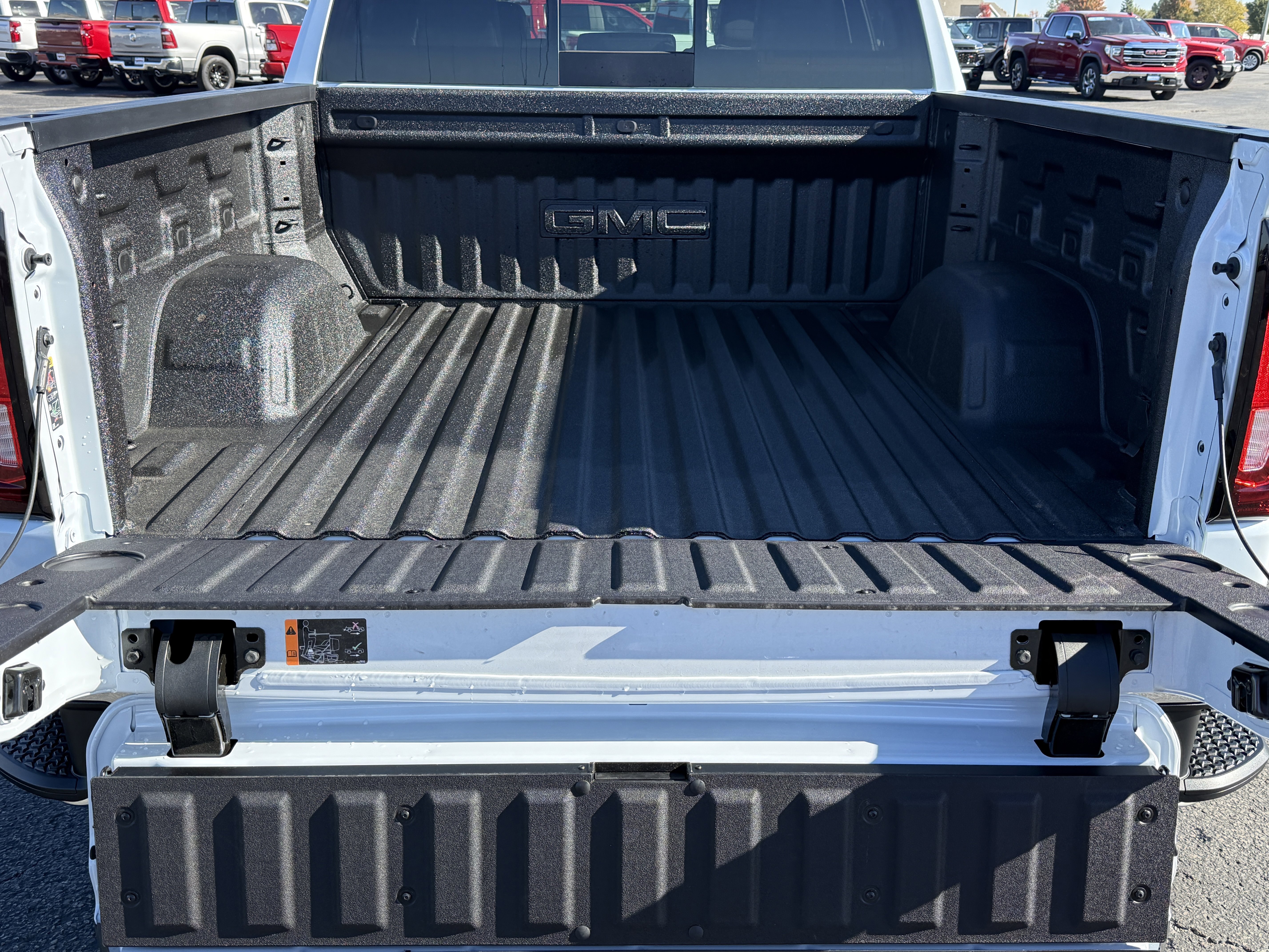 New 2026 GMC Sierra 1500 SLT w/ SLT Premium Plus Package image 9