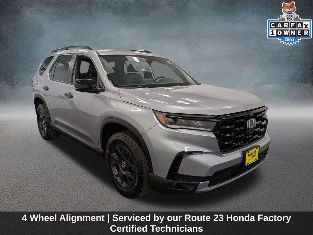Certified 2025 Honda Pilot TrailSport image 3