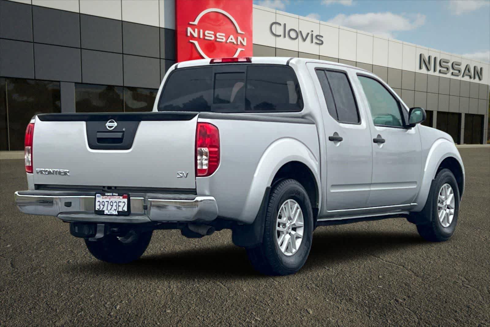 Used 2017 Nissan Frontier SV RWD image 3