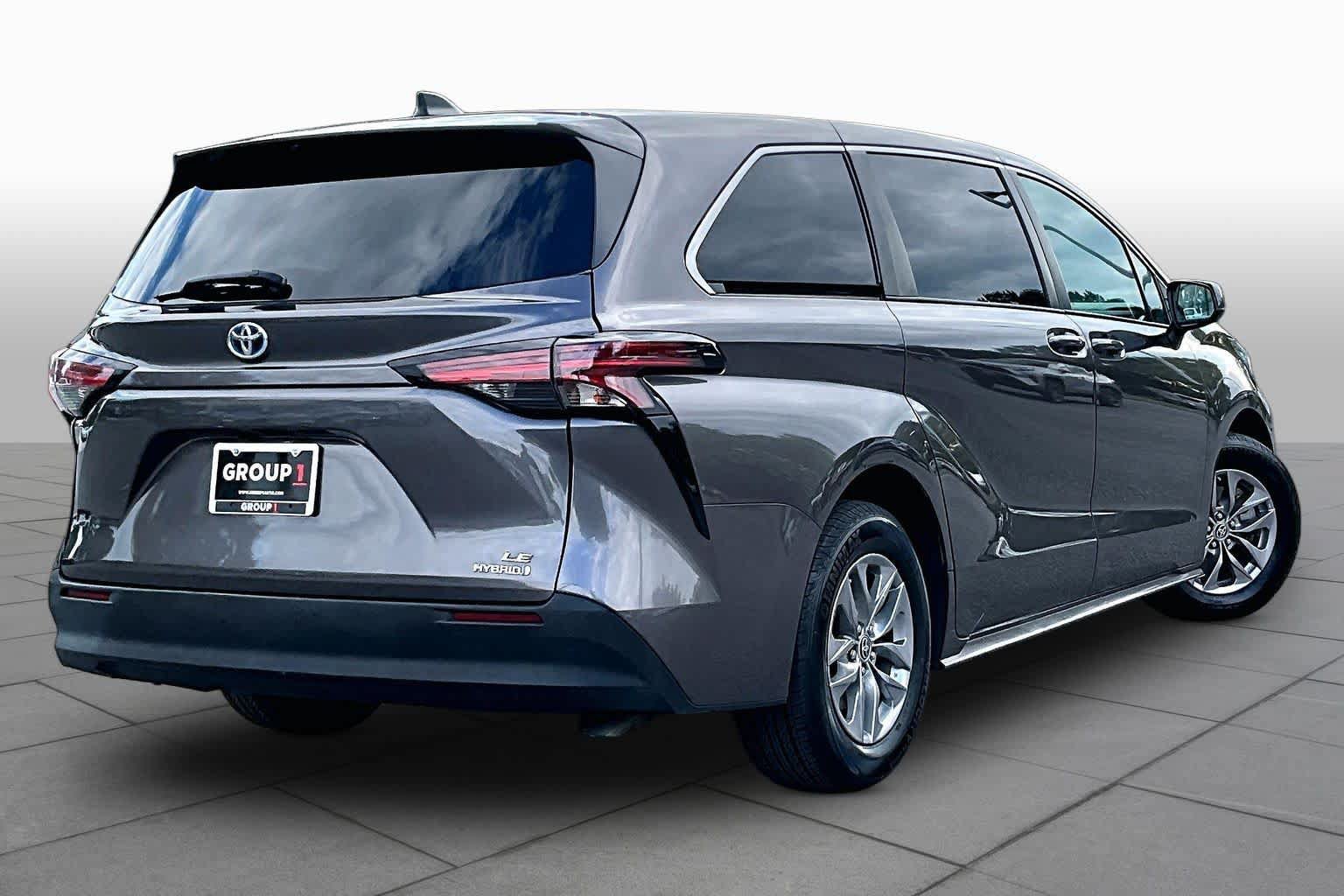 Used 2022 Toyota Sienna LE FWD image 13