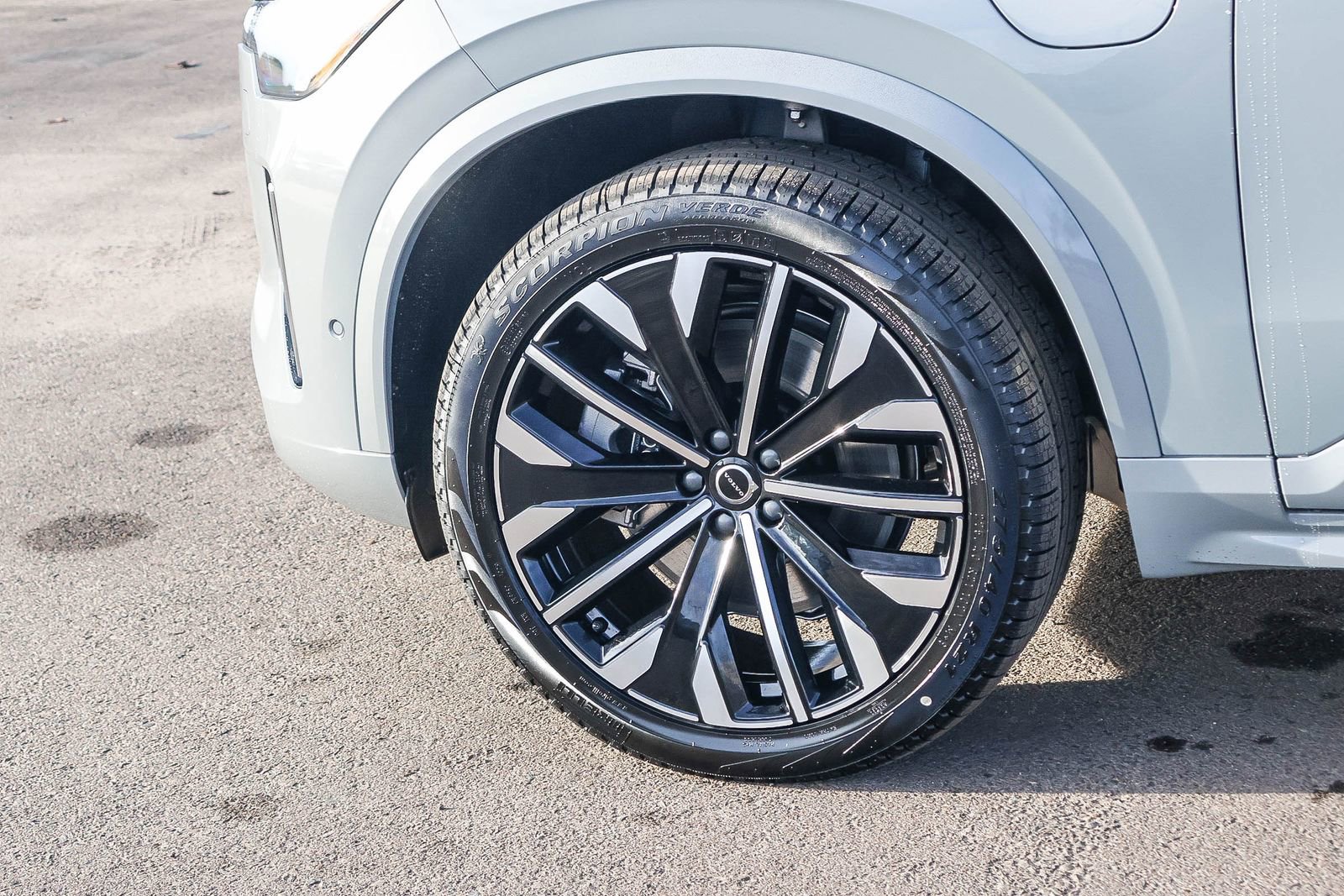 New 2026 Volvo XC90 T8 Plus w/ Protection Package image 9