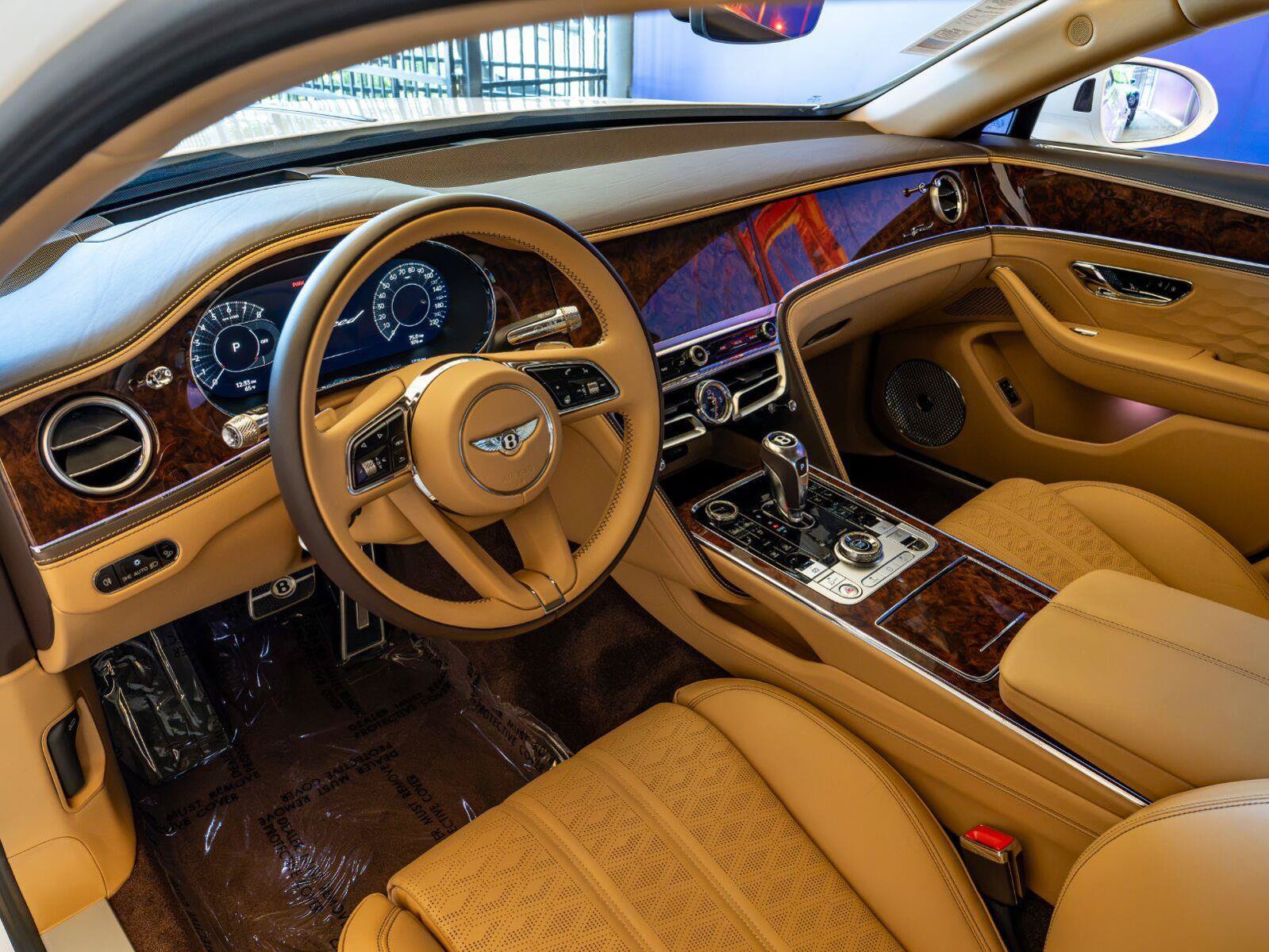 Used 2025 Bentley Flying Spur Plug-In Hybrid AWD/4WD image 9