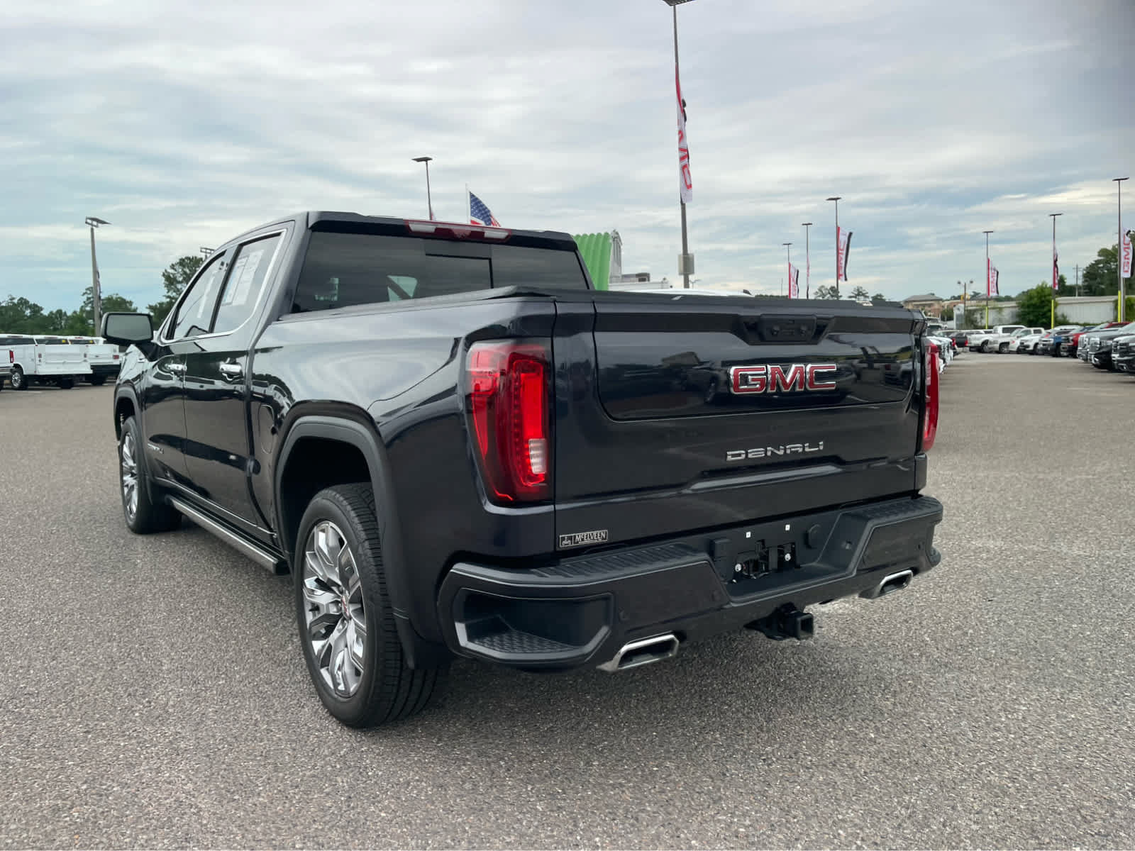 Used 2025 GMC Sierra 1500 Denali w/ Denali Reserve Package AWD/4WD image 9