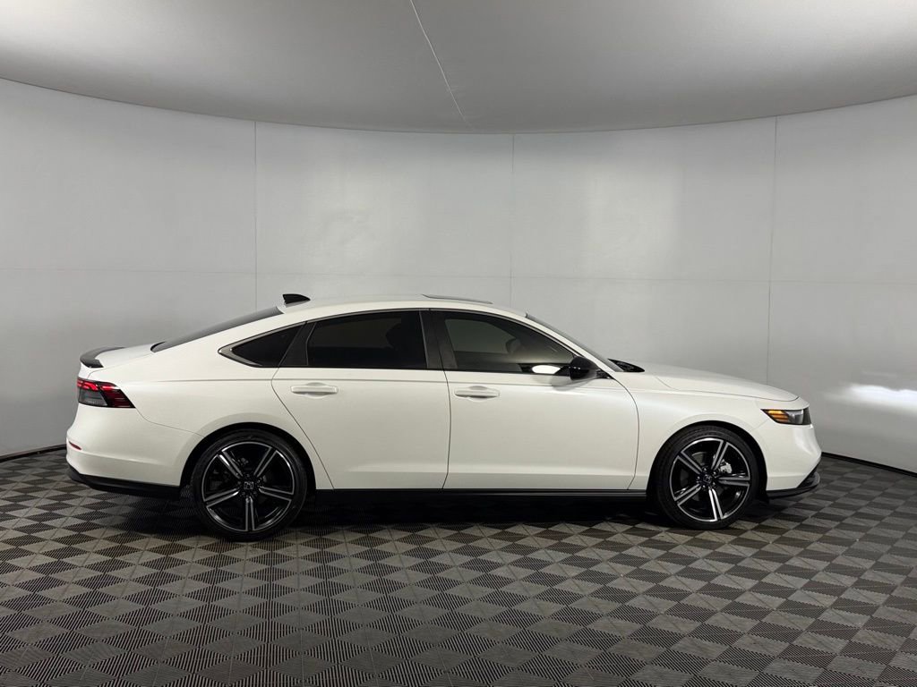 Used 2025 Honda Accord Sport image 4