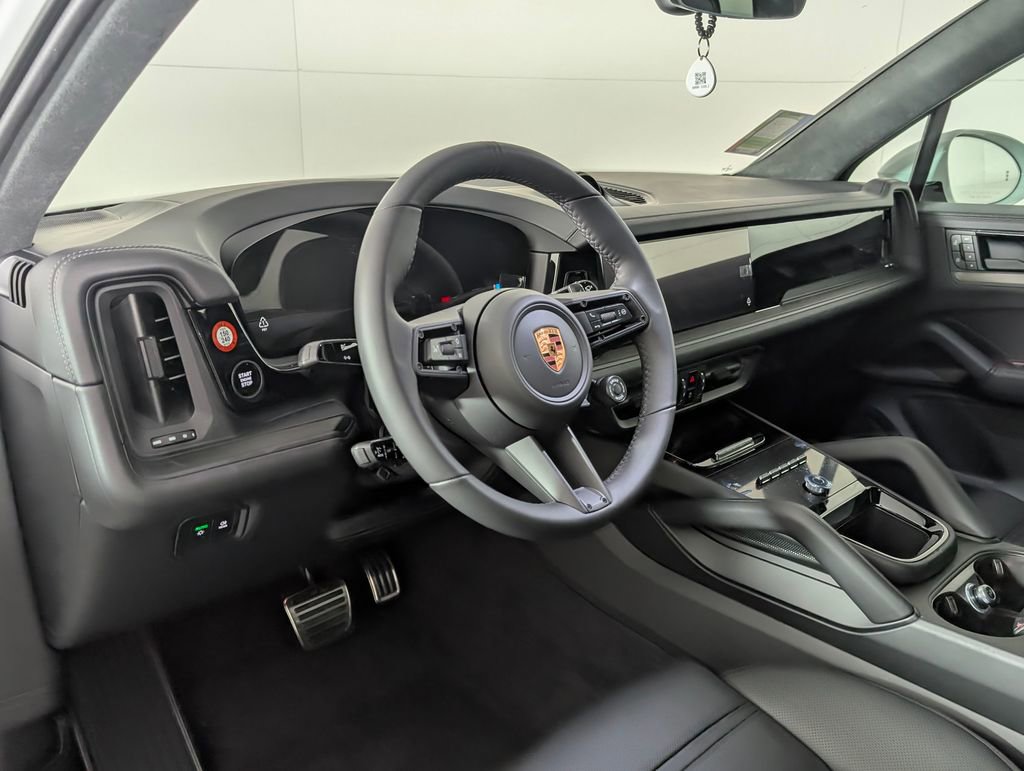 New 2026 Porsche Cayenne GTS image 4