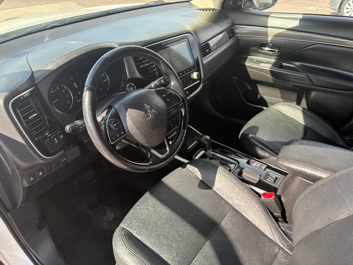 Used 2020 Mitsubishi Outlander LE image 17