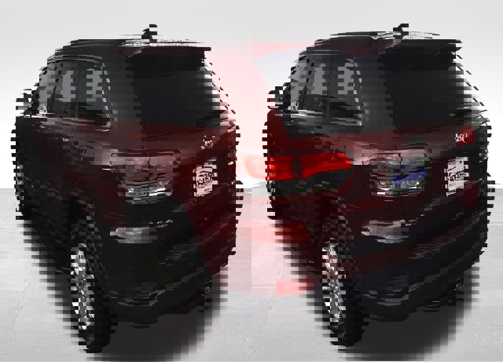 Used 2022 Jeep Grand Cherokee Laredo X image 5