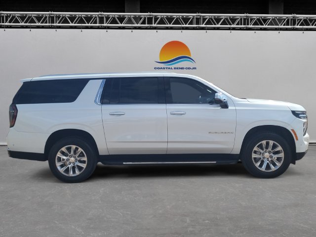 Used 2025 Chevrolet Suburban Premier w/ Sun And Tow Package AWD/4WD image 4
