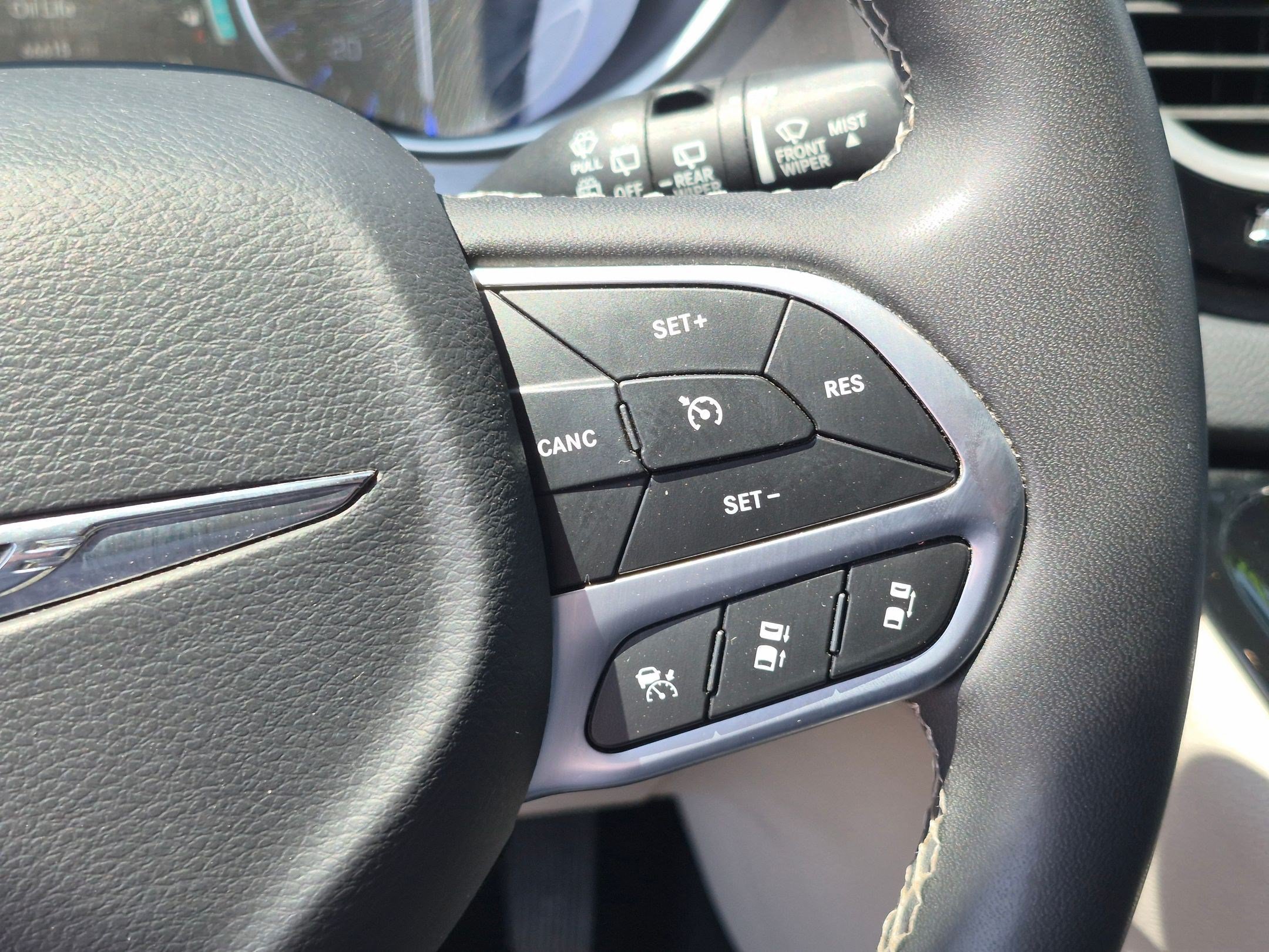Used 2024 Chrysler Pacifica Touring-L FWD image 19
