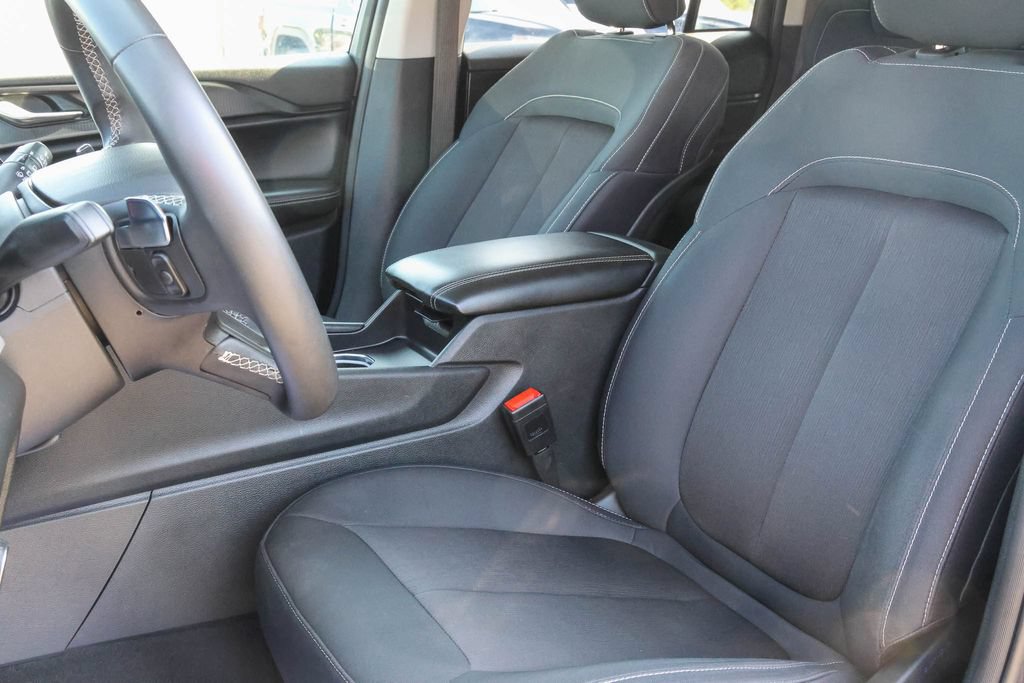 Used 2024 Jeep Grand Cherokee Laredo AWD/4WD image 5