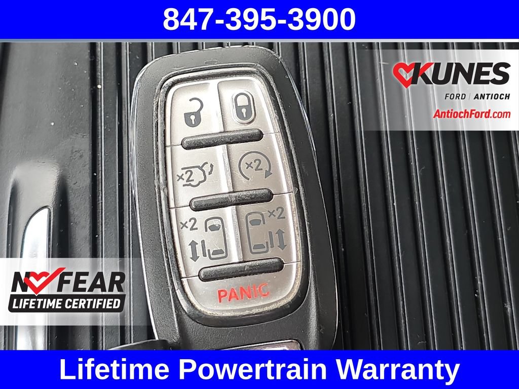 Used 2023 Chrysler Pacifica Touring-L FWD image 29